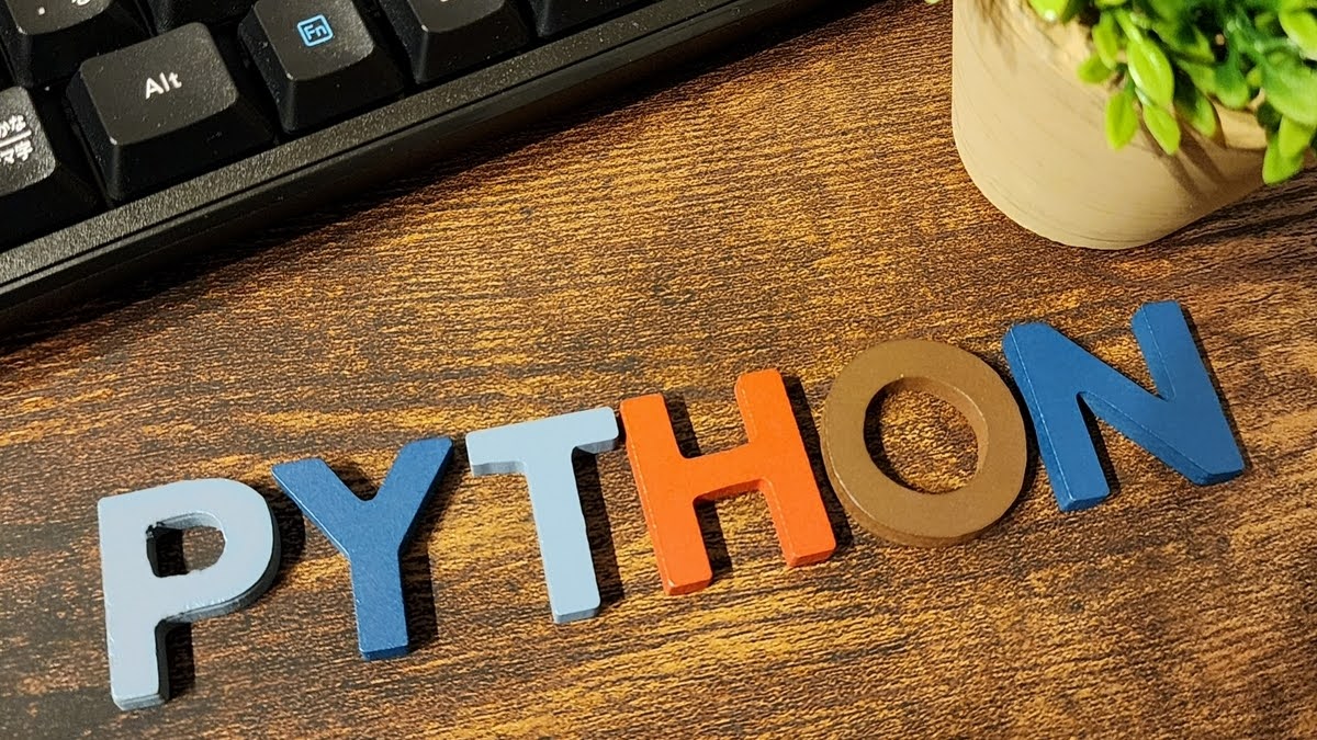 PCとPYTHONの文字